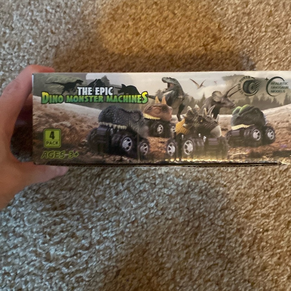 Dino racer pullback cars, 4. NWT.